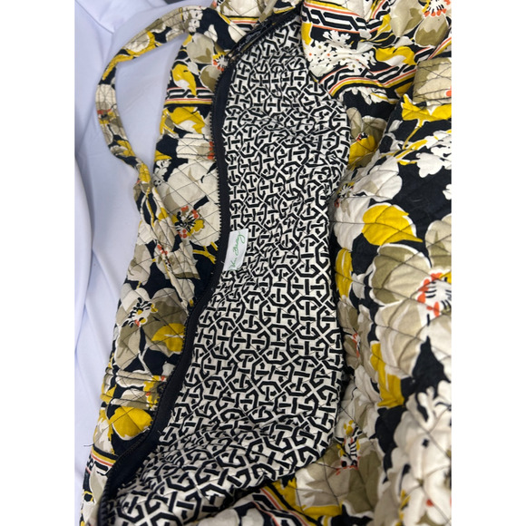 Vera Bradley XL Travel Duffel Bag GREEN APPLE - Picture 3 of 3